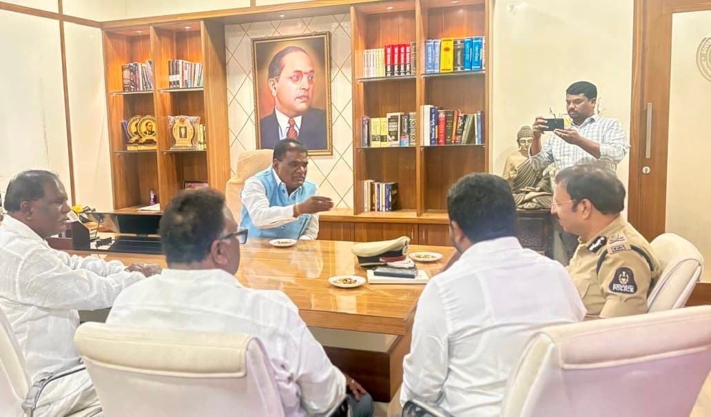 ఎమ్మెల్యేలను అడ్డుకుంటారా? పోలీసుల తీరుపై ఎస్సీ ఎస్టీ కమిషన్ ఆగ్రహం